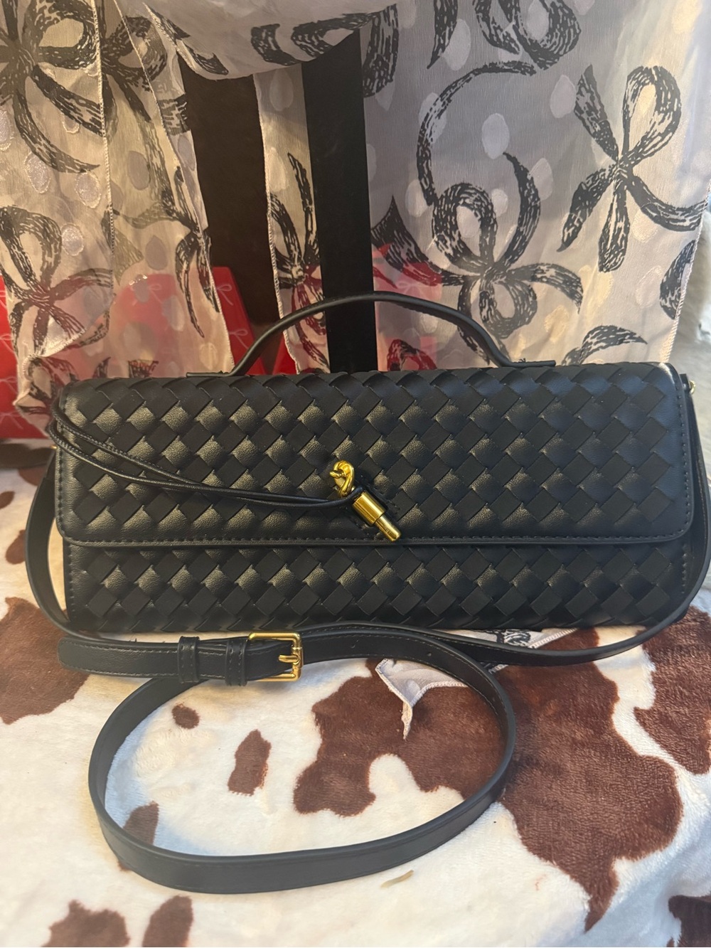 Source Unknown Black Woven Shoulder Bag with Gold Hardware